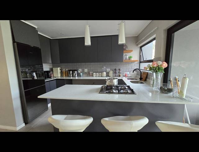 3 BEDROOM SECTIONAL TITLE TO LET IN PALM LAKES ESTATE